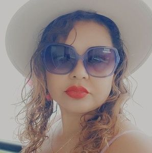 Meet your Posher, Veronica